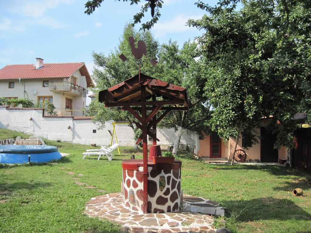 Hadjibulevata Guest House Kovachevtsi Extérieur photo