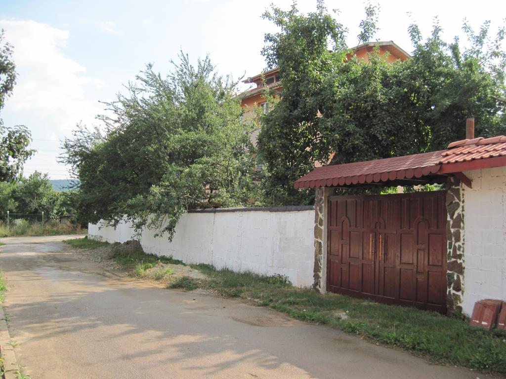 Hadjibulevata Guest House Kovachevtsi Extérieur photo