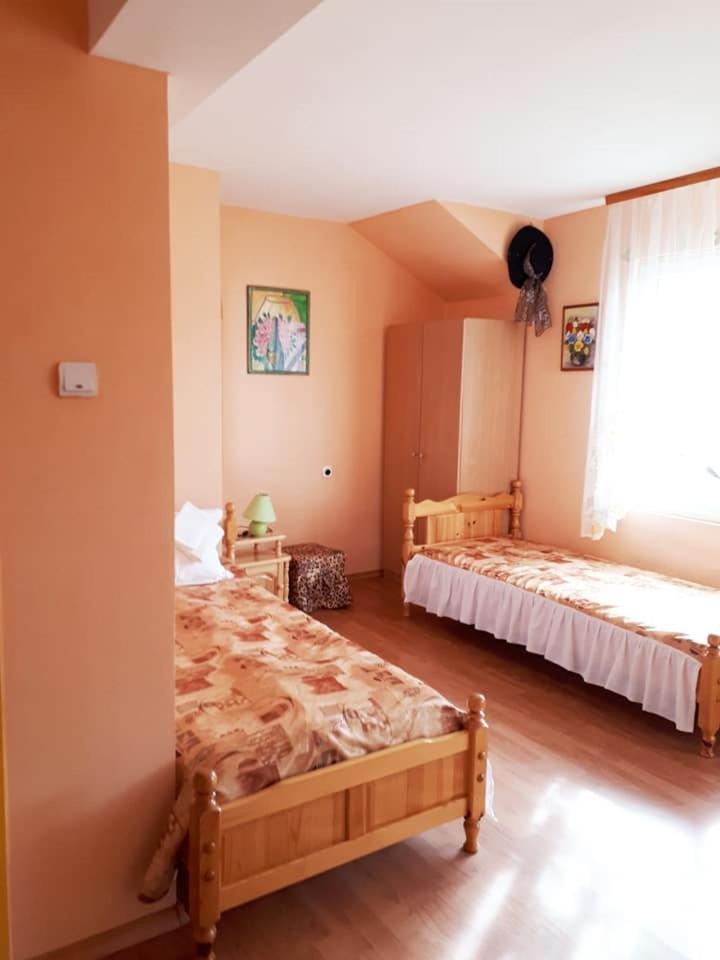 Hadjibulevata Guest House Kovachevtsi Extérieur photo